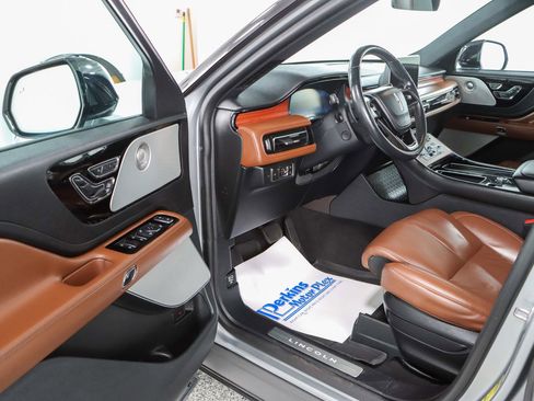 Used 2023 Lincoln Aviator Reserve w/ Equipment Group 201A AWD/4WD image 3
