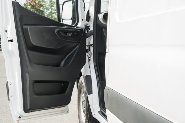 Used 2024 Mercedes-Benz Sprinter 2500 image 32