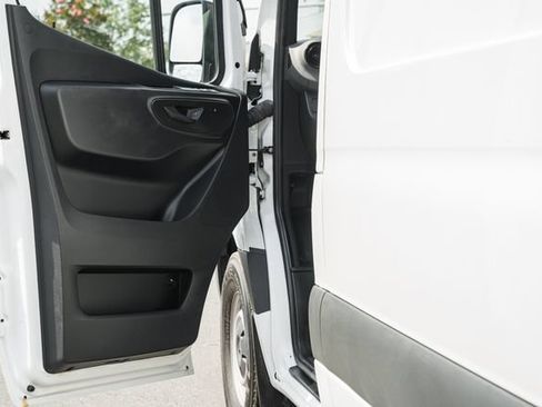 Used 2024 Mercedes-Benz Sprinter 2500 image 32