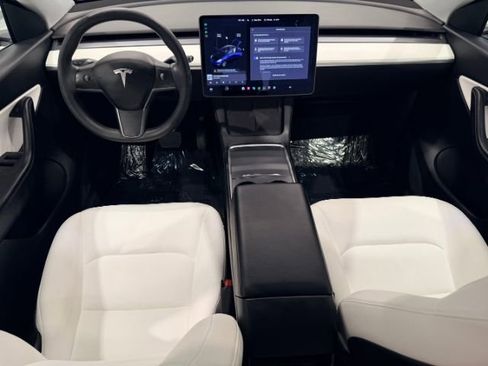 Used 2021 Tesla Model Y Long Range AWD/4WD image 38