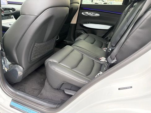 New 2026 Genesis GV70 2.5T Select image 21