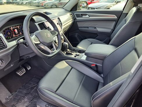 Used 2022 Volkswagen Atlas SEL R-Line image 11