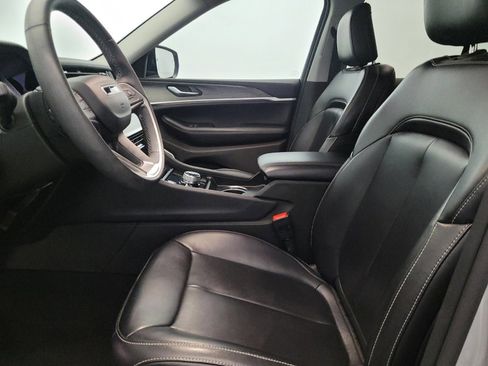 Used 2023 Jeep Grand Cherokee 4WD 4xe image 17