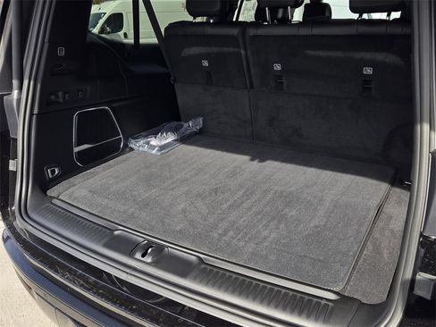 New 2025 Jeep Wagoneer L Series II w/ Premium Group I image 11