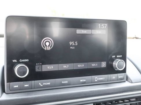 Used 2025 Honda Pilot Sport image 21
