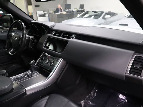 Used 2015 Land Rover Range Rover Sport SE image 25