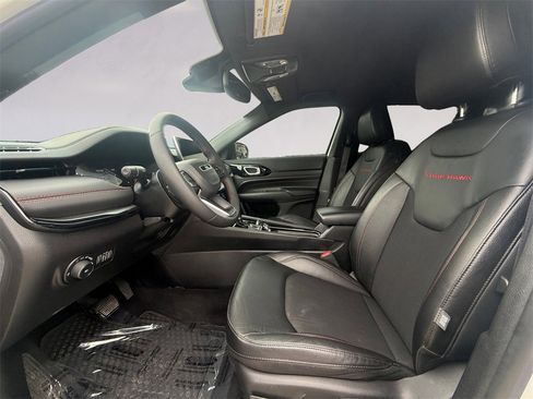 Used 2025 Jeep Compass Trailhawk w/ Trailer Tow Group image 10