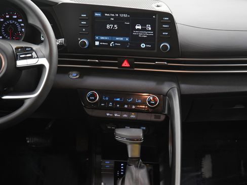 Used 2023 Hyundai Elantra SEL image 15