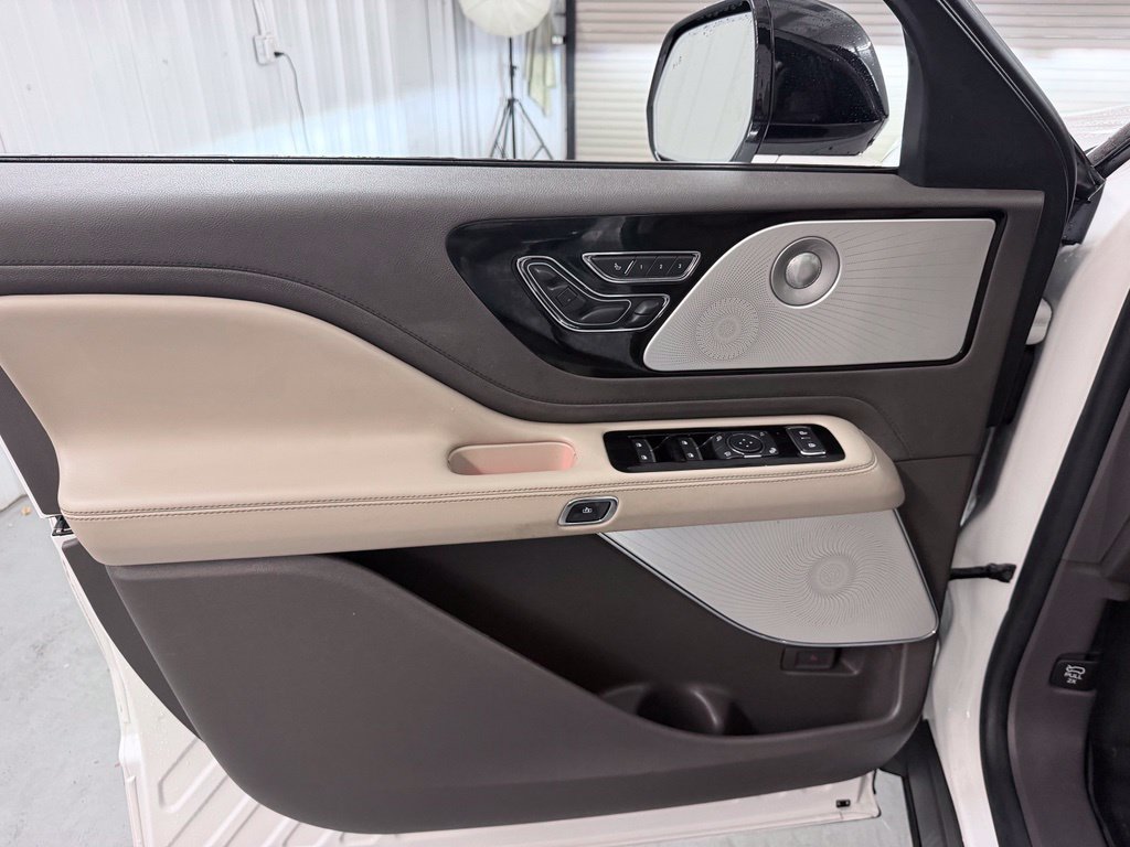Used 2020 Lincoln Aviator Reserve w/ Equipment Group 202A AWD/4WD image 11