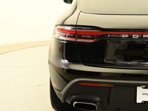 Used 2025 Porsche Macan image 13