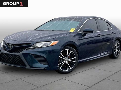 Used 2018 Toyota Camry SE FWD image 1