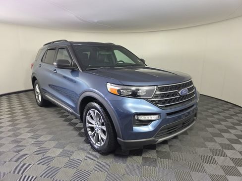 Used 2020 Ford Explorer XLT w/ Equipment Group 202A AWD/4WD image 7