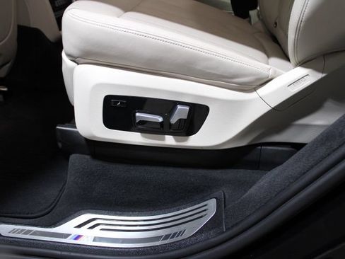 Used 2021 BMW X7 M50i w/ Dynamic Handling Package AWD/4WD image 60