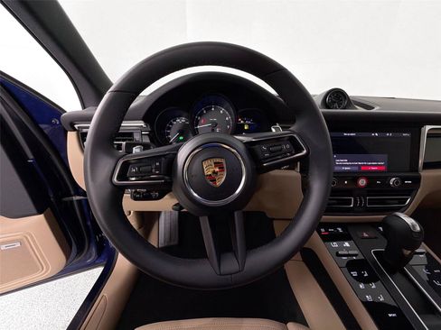 Certified 2026 Porsche Macan AWD/4WD image 20