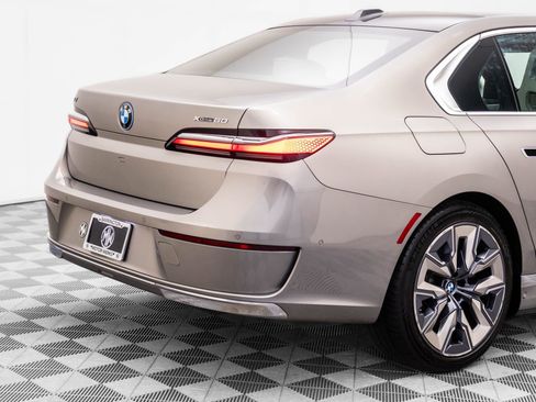 Certified 2023 BMW i7 xDrive60 w/ Executive Package 2 image 33