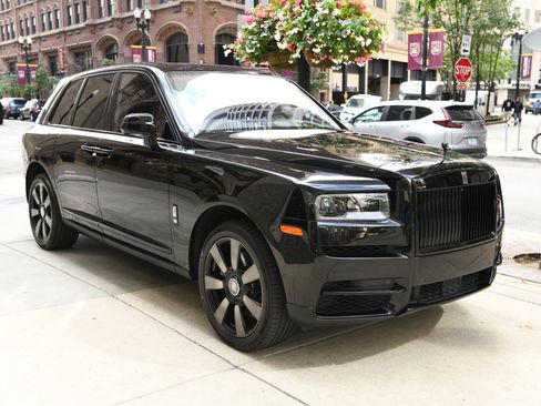 Used 2024 Rolls-Royce Cullinan image 3