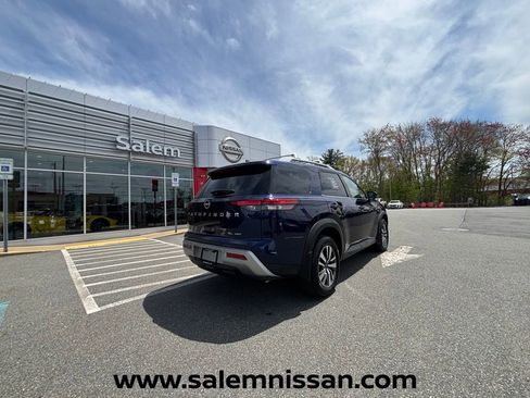 Used 2023 Nissan Pathfinder SL AWD/4WD image 19