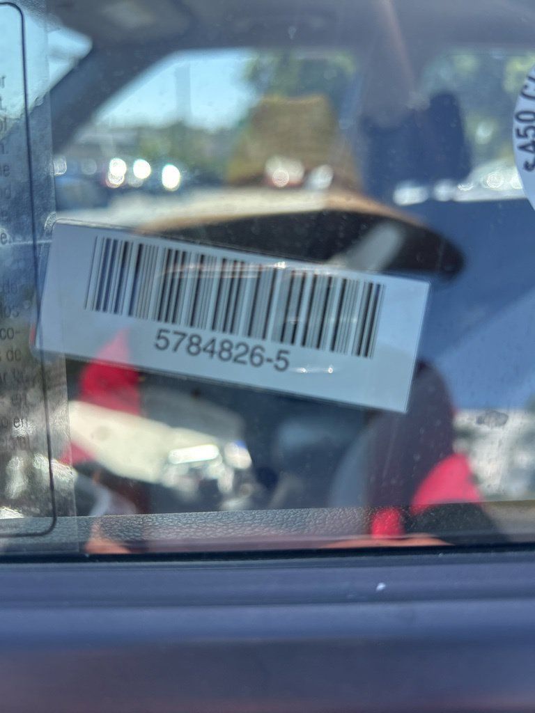 Used 2025 Hyundai Venue SEL FWD image 3