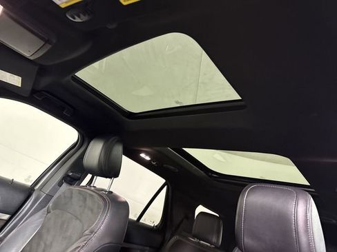 Used 2018 Ford Explorer XLT w/ Equipment Group 202A image 17