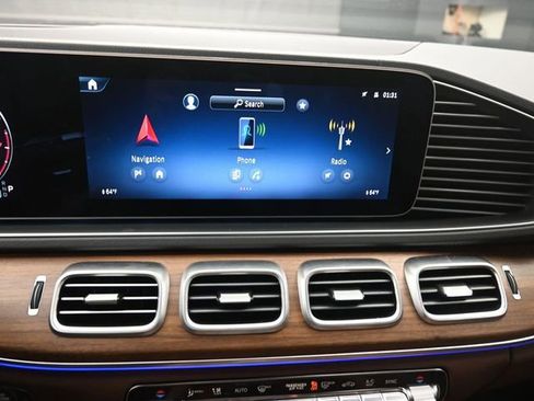 Used 2026 Mercedes-Benz GLS 450 4MATIC image 10