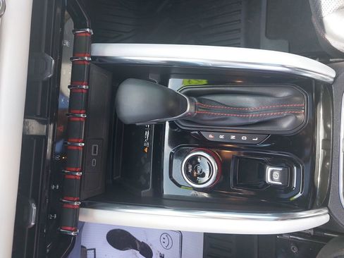 Used 2025 GMC Canyon AT4 w/ AT4X Package image 21