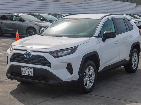 Used 2021 Toyota RAV4 LE image 3