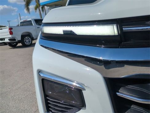 Used 2025 Chevrolet Traverse LT w/ Sun and Wheel Package image 10