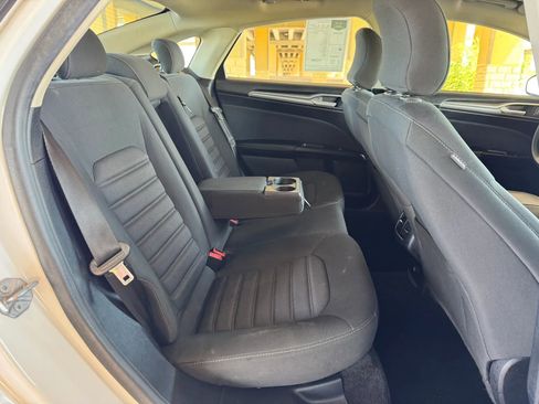 Used 2019 Ford Fusion SE FWD image 22