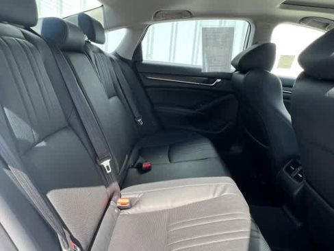 Used 2018 Honda Accord Touring image 24