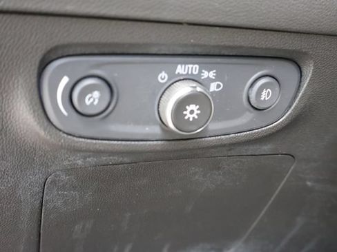 Used 2022 Buick Encore GX Select w/ Sport Touring Package FWD image 23