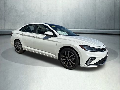 New 2026 Volkswagen Jetta SE image 7