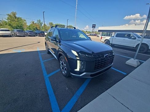 Used 2023 Hyundai Palisade SEL w/ Premium Package AWD/4WD image 3