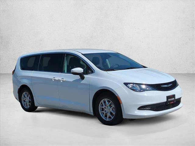 Used 2023 Chrysler Voyager LX FWD image 3