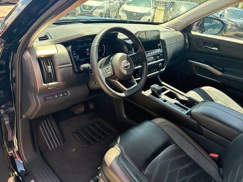 Used 2024 Nissan Pathfinder Platinum FWD image 18