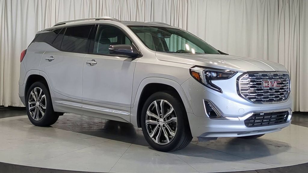 Used 2020 GMC Terrain Denali w/ Denali Premium Package AWD/4WD image 3