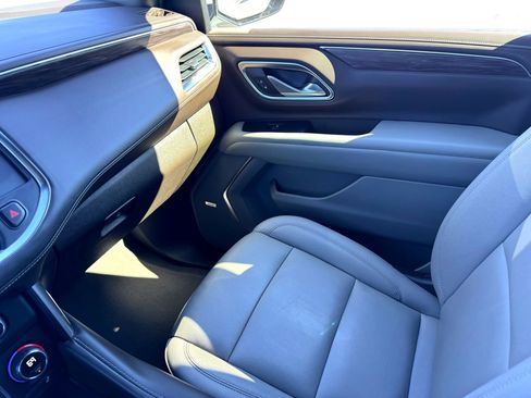 Used 2024 Chevrolet Suburban LT image 32