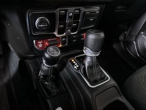 Used 2024 Jeep Gladiator Sport AWD/4WD image 16