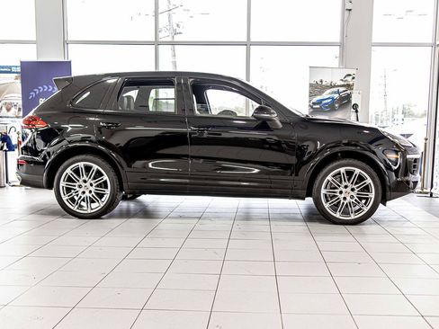 Used 2017 Porsche Cayenne Platinum Edition w/ Premium Package Plus (PJX) image 10