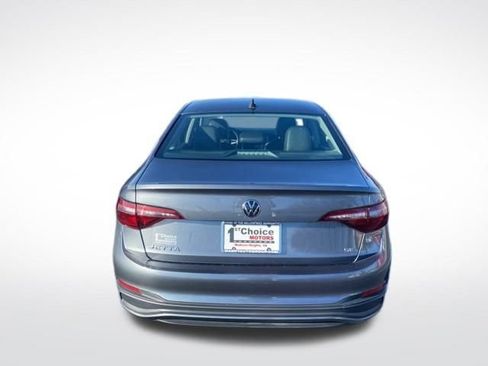 Used 2024 Volkswagen Jetta SE image 5