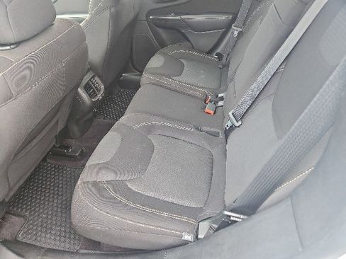 Used 2017 Jeep Cherokee Latitude w/ Cold Weather Group image 6