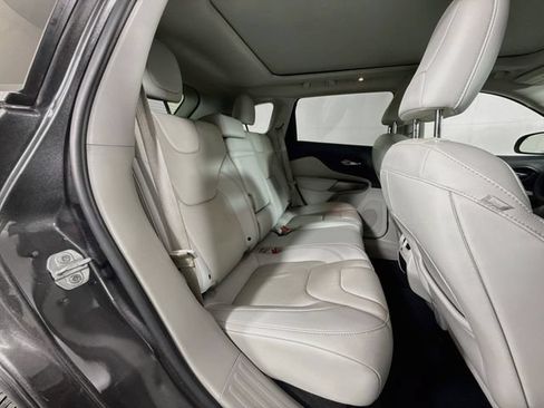 Used 2019 Jeep Cherokee Limited FWD image 28