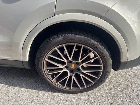 Used 2021 Porsche Cayenne image 17