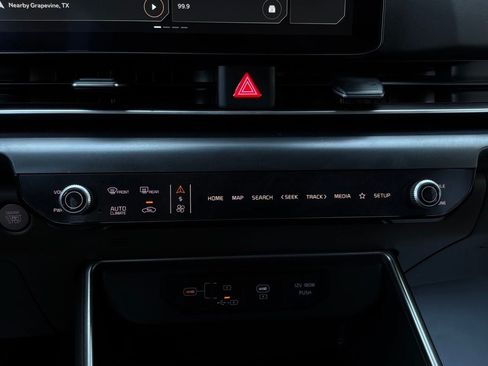 Used 2026 Kia Carnival FWD image 33