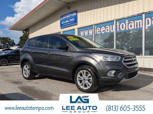 Used 2017 Ford Escape SE image 1