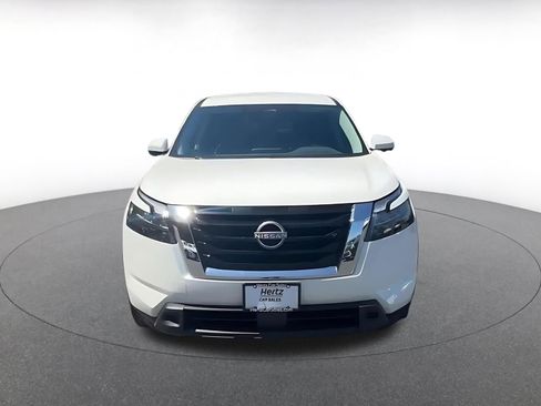 Used 2025 Nissan Pathfinder SV image 4