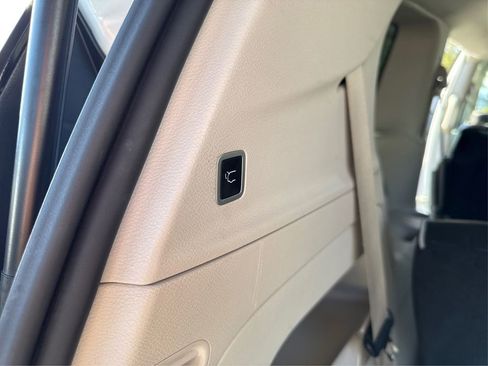 Used 2024 Chrysler Pacifica Limited FWD image 14