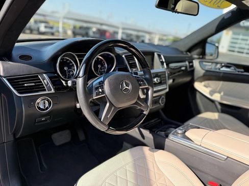 Used 2015 Mercedes-Benz GL 550 4MATIC image 8