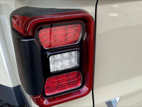 Used 2020 Jeep Gladiator Rubicon image 24