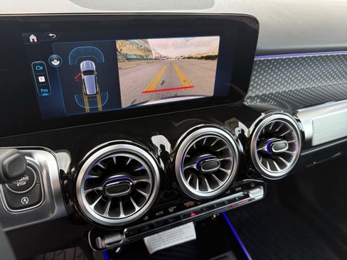 New 2025 Mercedes-Benz GLB 250 image 17