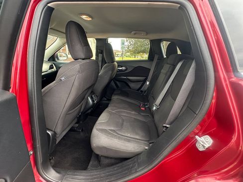 Used 2016 Jeep Cherokee Latitude w/ Comfort/Convenience Group FWD image 13